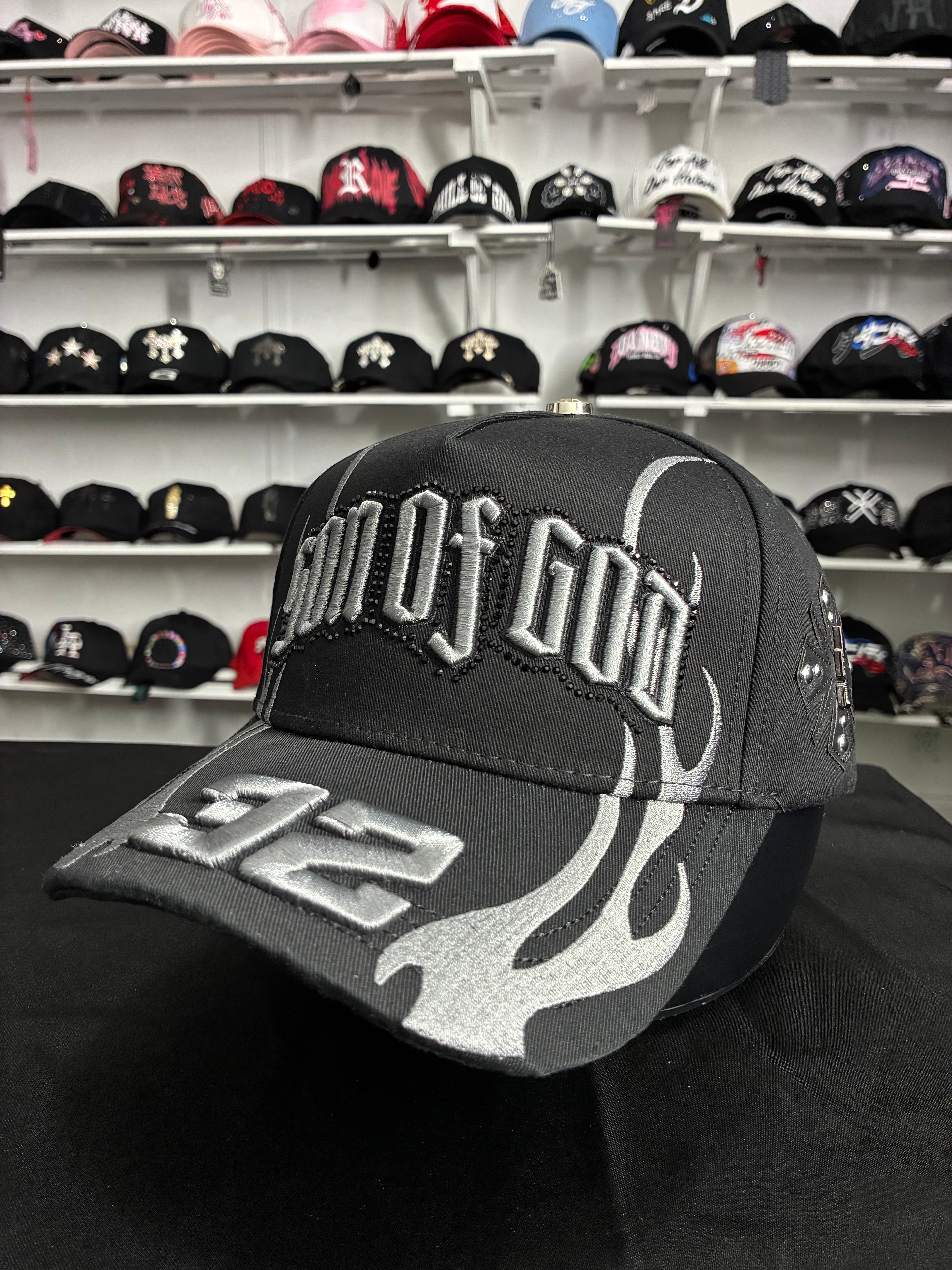 Baez x Shifu modelo "Son of God" total black.
