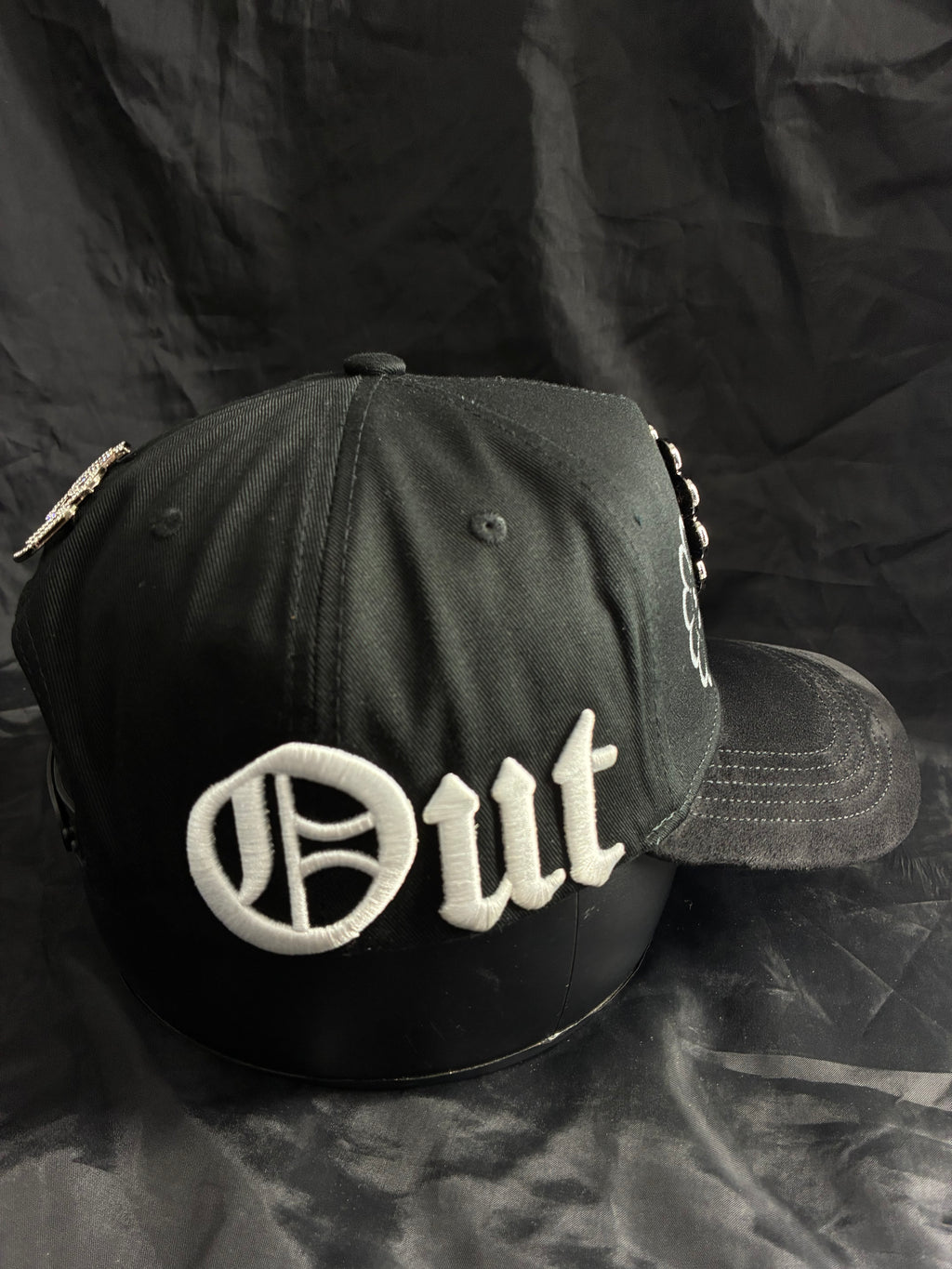 Cashed Out, modelo Murakami Cash, en color negro