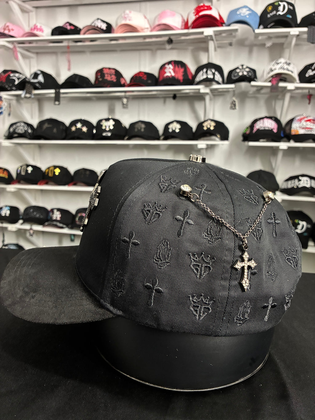 Gorra San Judas Tadeo y dos cruces laterales,color negra