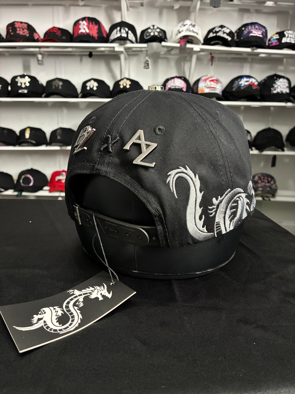 Baez x Shifu modelo "Son of God" total black.