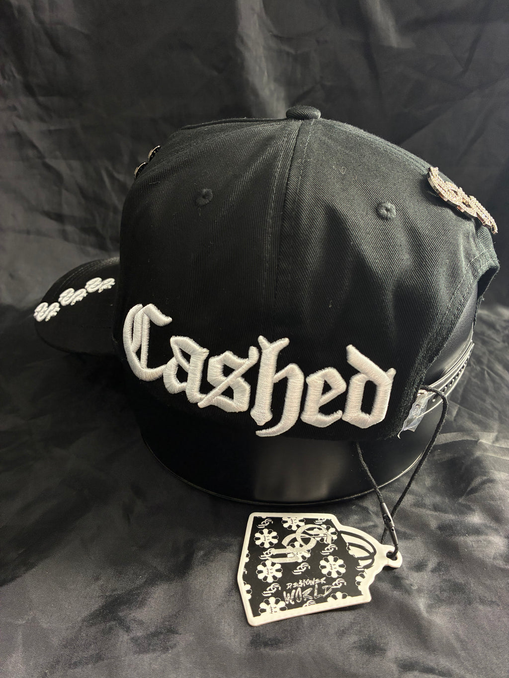 Cashed Out, modelo Murakami Cash, en color negro