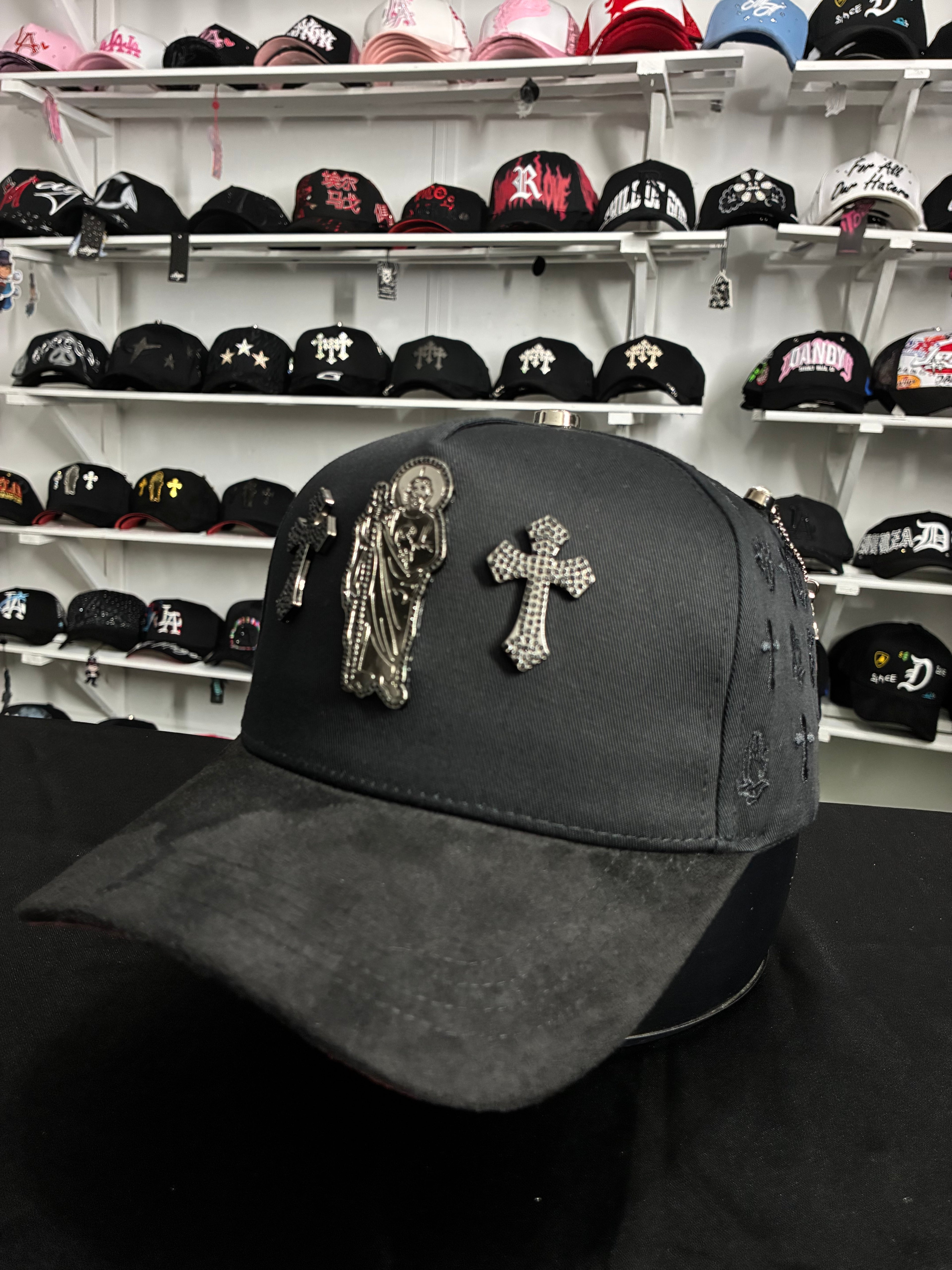 Gorra San Judas Tadeo y dos cruces laterales,color negra